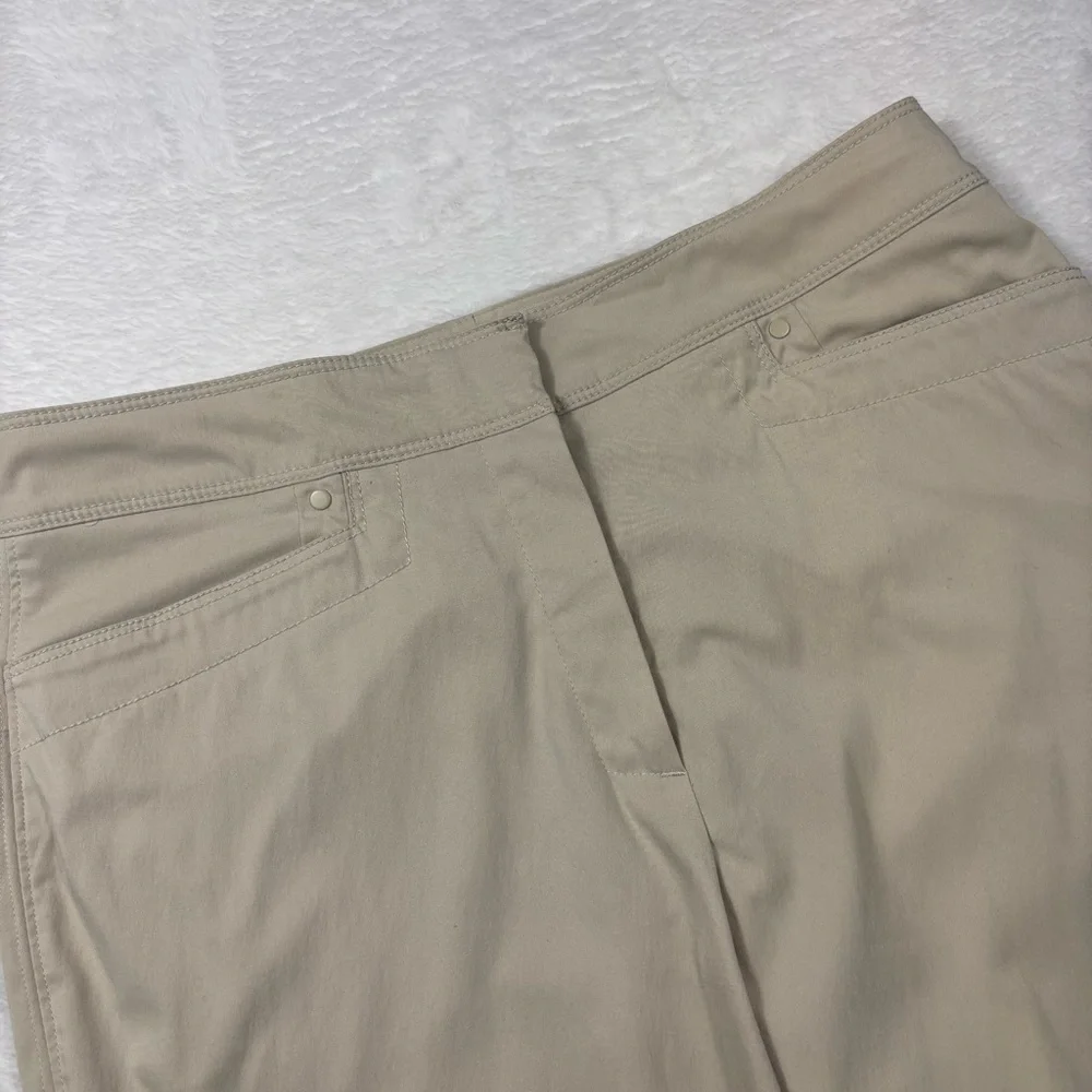 TAIL Women Bermuda Shorts Light Khaki Golf Tennis‎ Athleisure Size 8